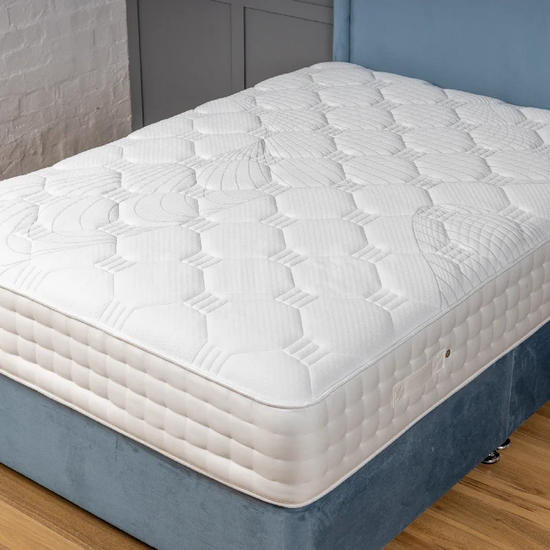 Wool - filled mattresses for natural insulation and moisture - wickingCloud 9 Wool & Cotton Mattress